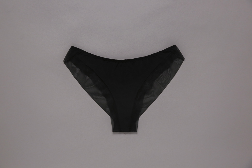 Vバックショーツ